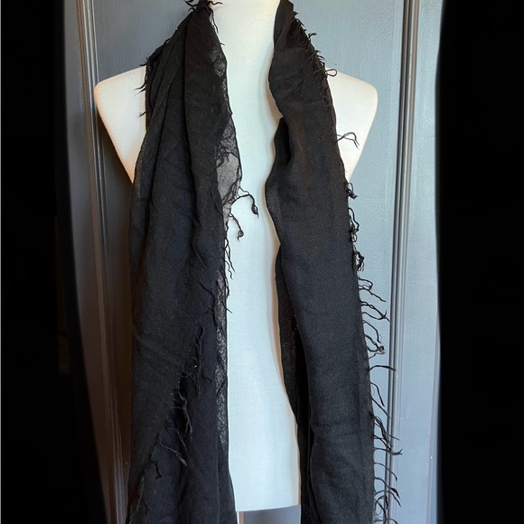 New Auth Chan Luu Cashmere and Silk Scarf Color: Black - Picture 3 of 5